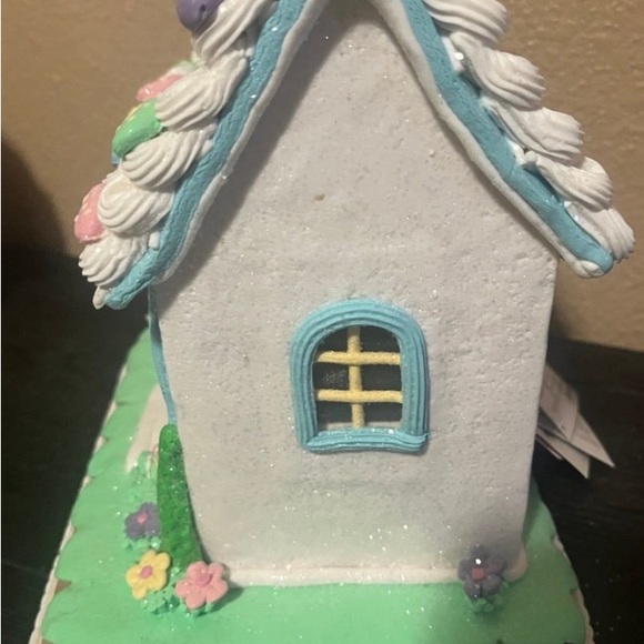 NWT - Light up Easter Gingerbread House